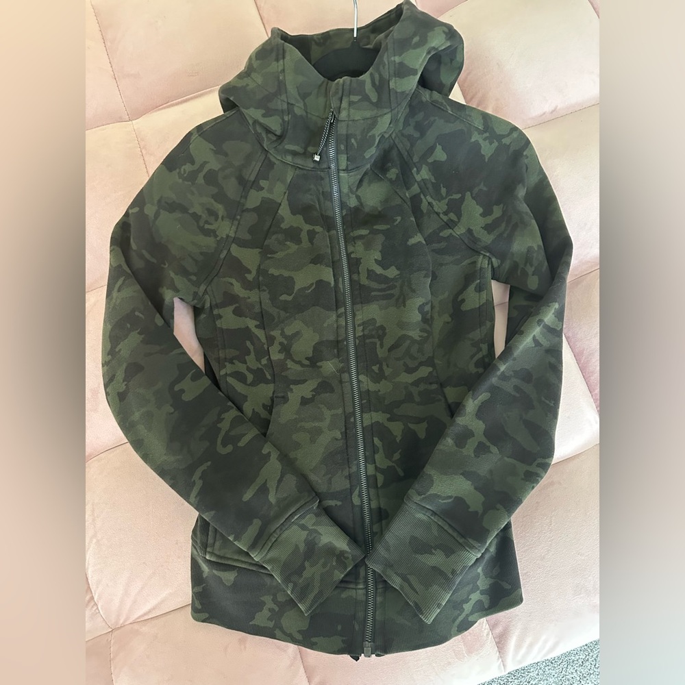 Lululemon scuba hoodie size 4